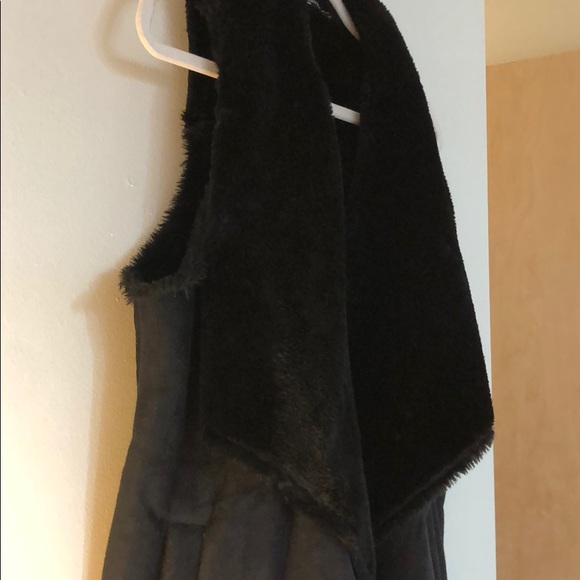 Cozy Black Vest • Faux Fur lined, faux suede - Picture 6 of 13